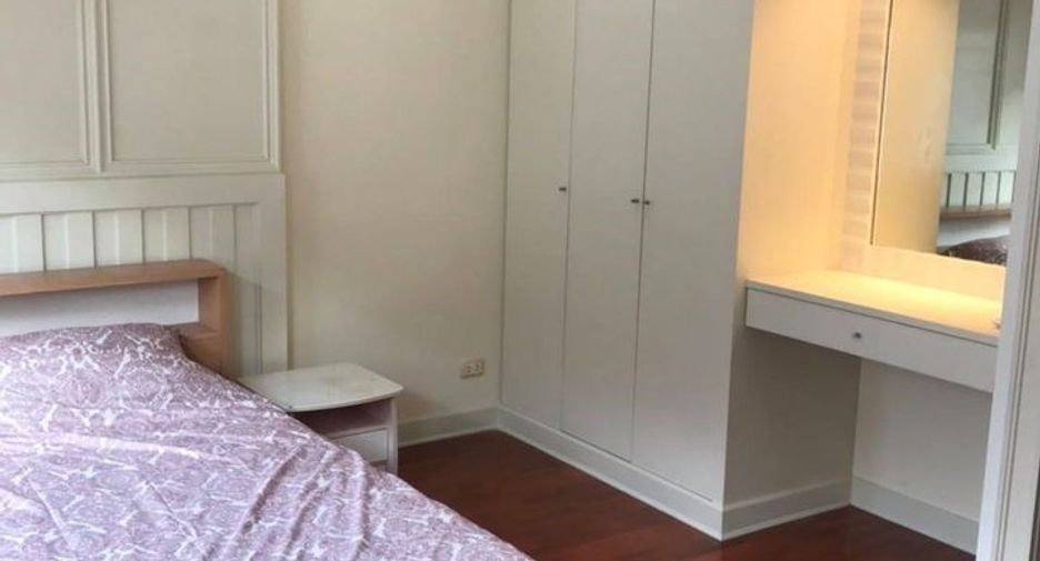 Casa adosada en venta de 4 habitaciones en Watthana, Bangkok