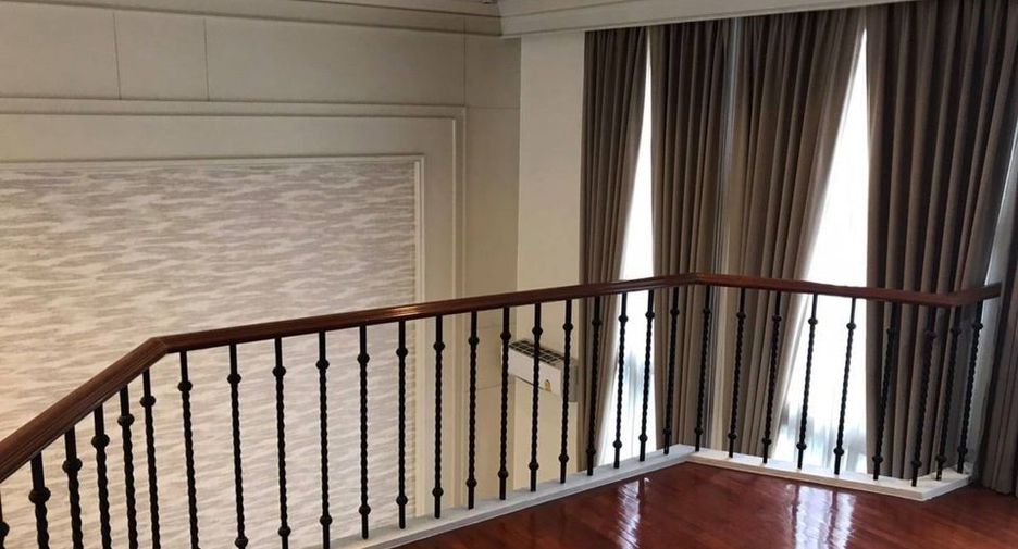 Casa adosada en venta de 4 habitaciones en Watthana, Bangkok