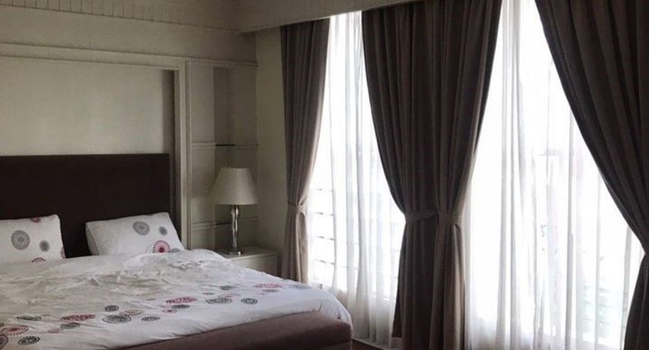 Casa adosada en venta de 4 habitaciones en Watthana, Bangkok