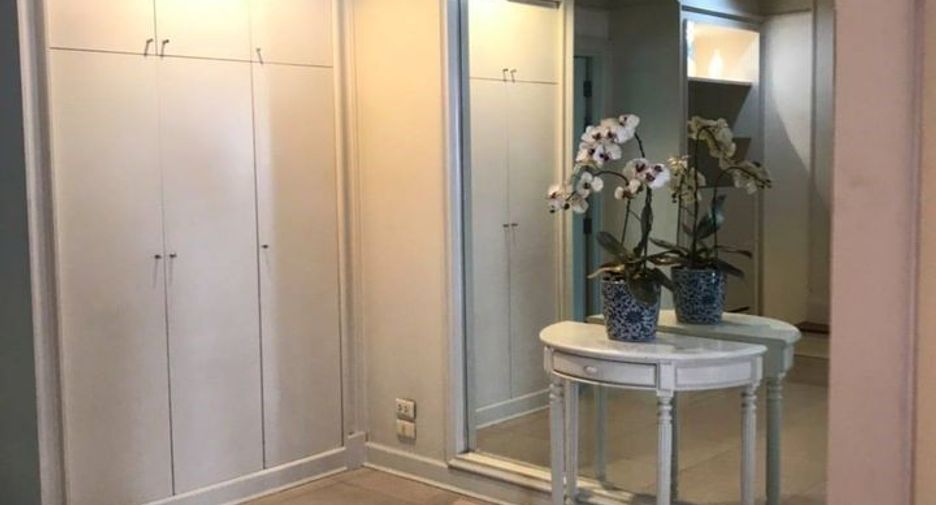 Casa adosada en venta de 4 habitaciones en Watthana, Bangkok
