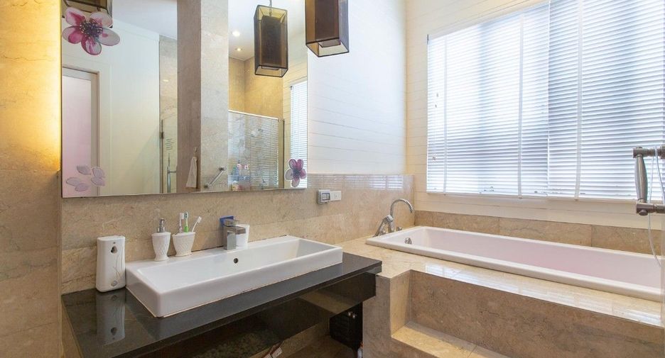 Haus zum Kauf mit 5 Zimmer in Wang Thonglang, Bangkok