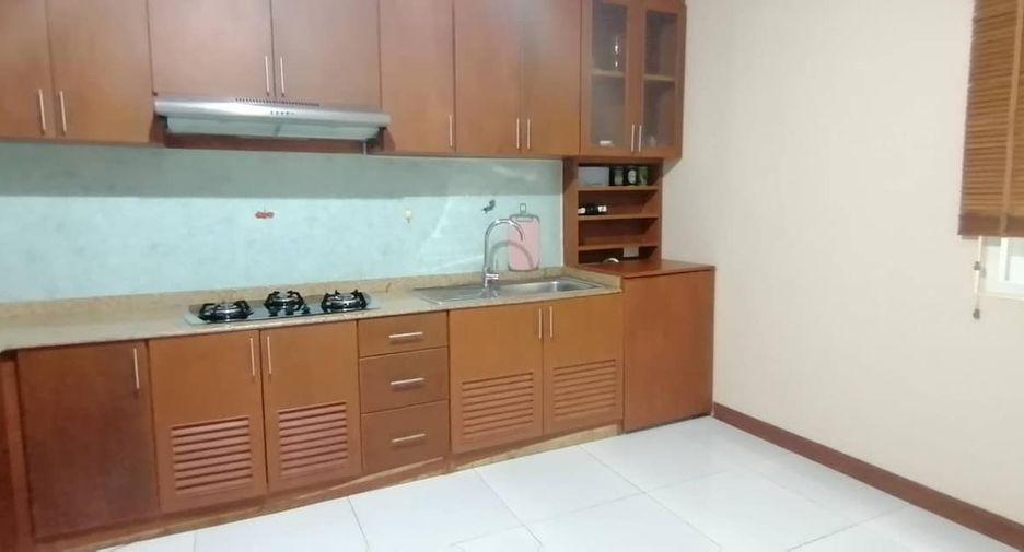For rent そして for sale 3 Beds townhouse in Pratumnak, Pattaya