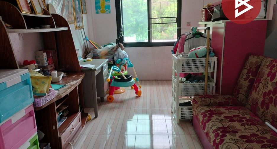 For sale 3 Beds retail Space in Ban Bueng, Chonburi