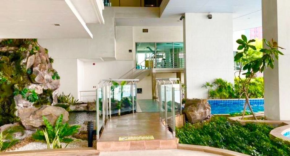 For sale 1 bed condo in Khlong Toei, Bangkok
