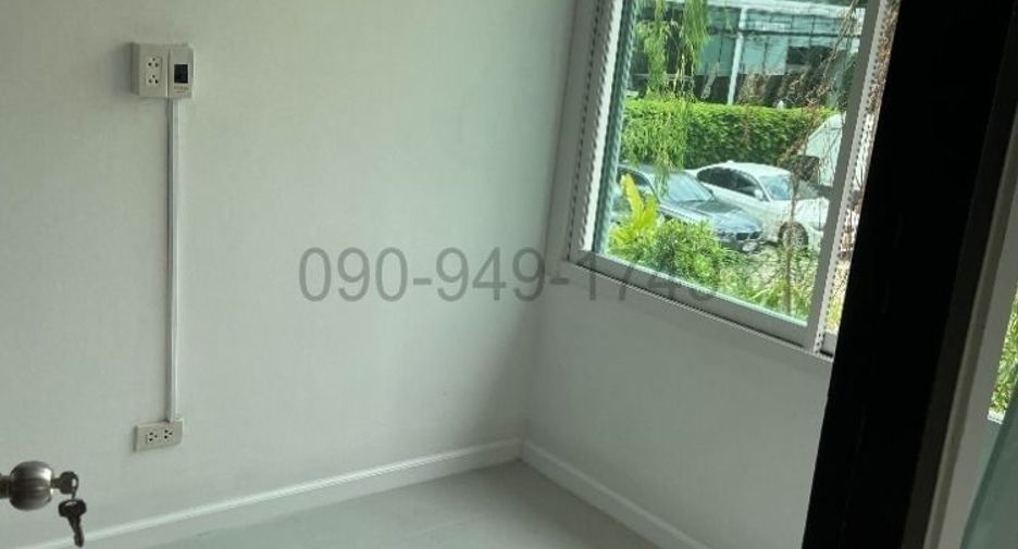 For rent 3 bedrooms townhouse in Watthana, Bangkok