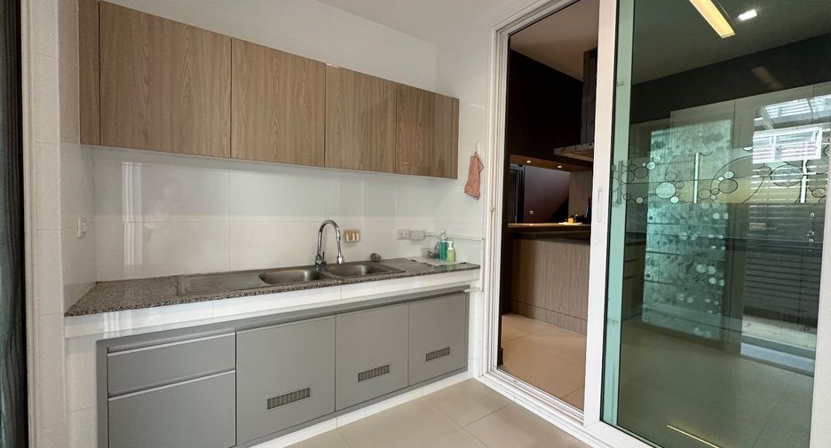 For sale 5 bed house in Pak Kret, Nonthaburi