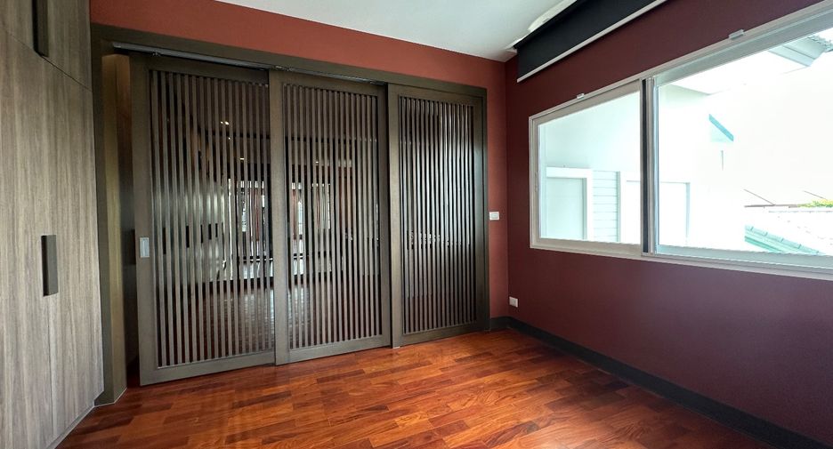 For sale 5 bed house in Pak Kret, Nonthaburi