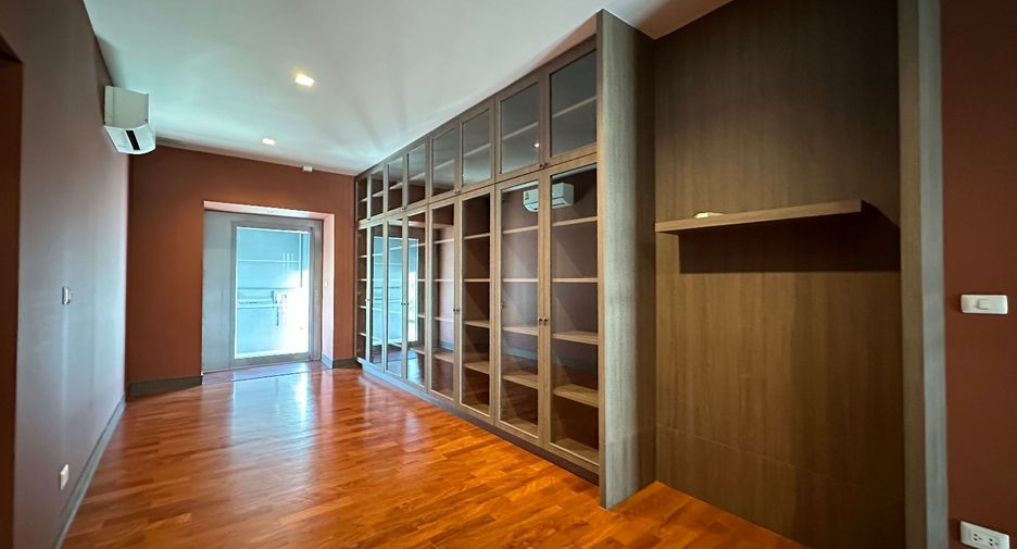 For sale 5 bed house in Pak Kret, Nonthaburi