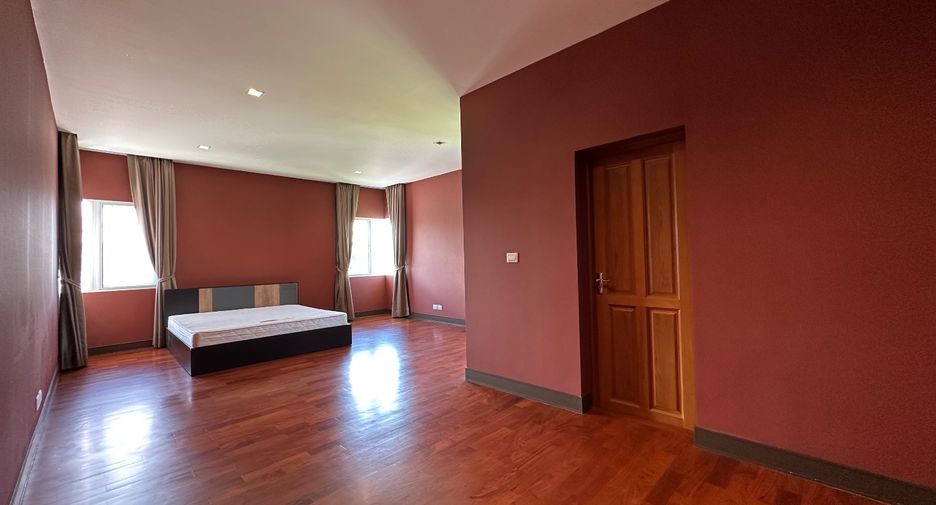 For sale 5 bed house in Pak Kret, Nonthaburi
