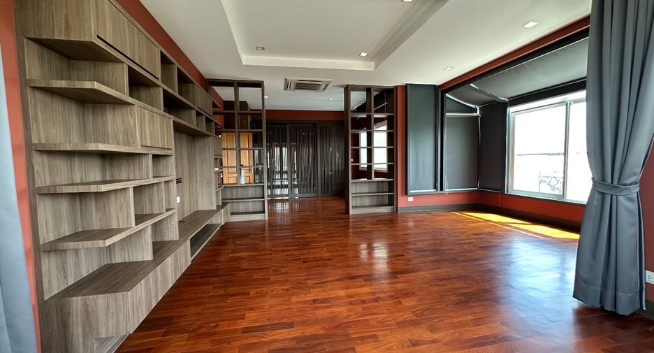 For sale 5 bed house in Pak Kret, Nonthaburi