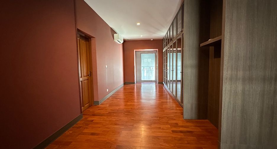 For sale 5 bed house in Pak Kret, Nonthaburi