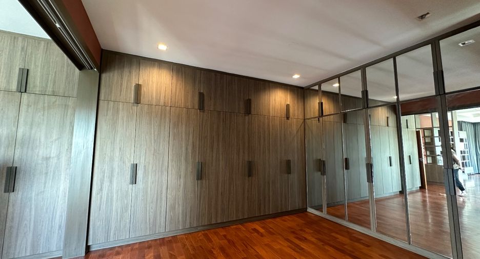 For sale 5 bed house in Pak Kret, Nonthaburi