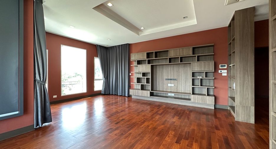For sale 5 bed house in Pak Kret, Nonthaburi