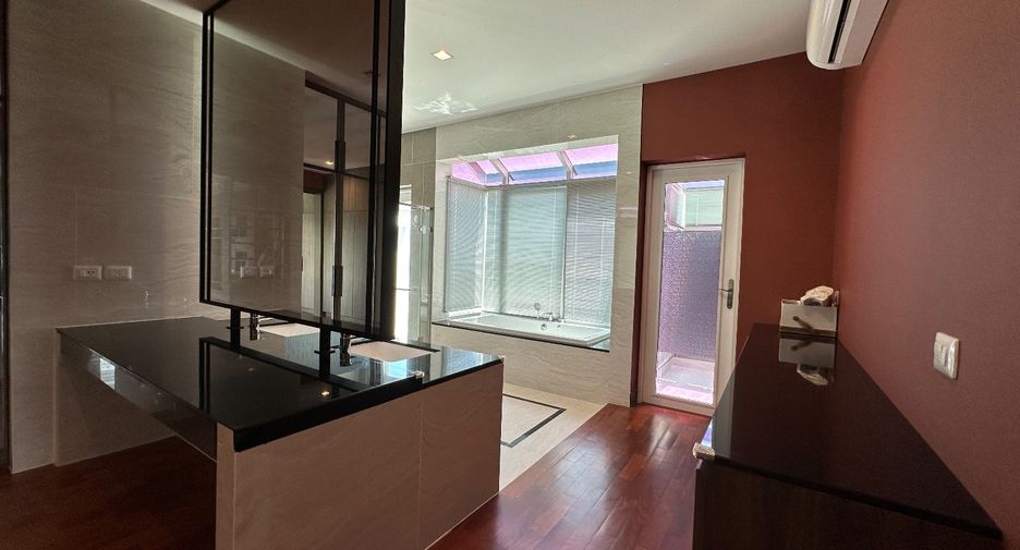 For sale 5 bed house in Pak Kret, Nonthaburi