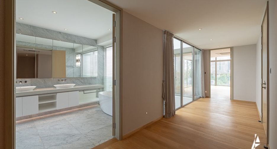 For sale 3 bedrooms house in Watthana, Bangkok