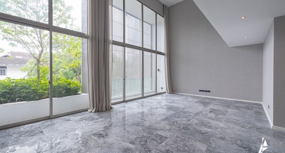For sale 3 bedrooms house in Watthana, Bangkok