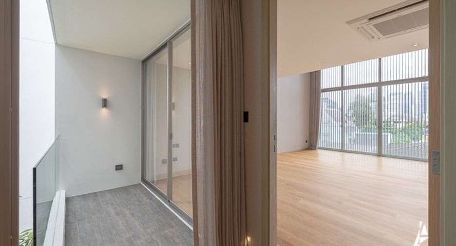 For sale 3 bedrooms house in Watthana, Bangkok