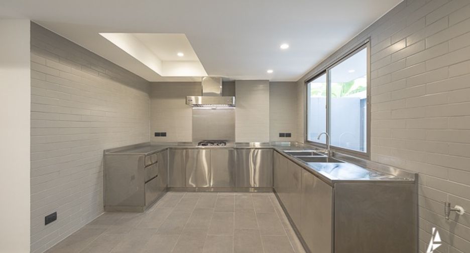 For sale 3 bedrooms house in Watthana, Bangkok