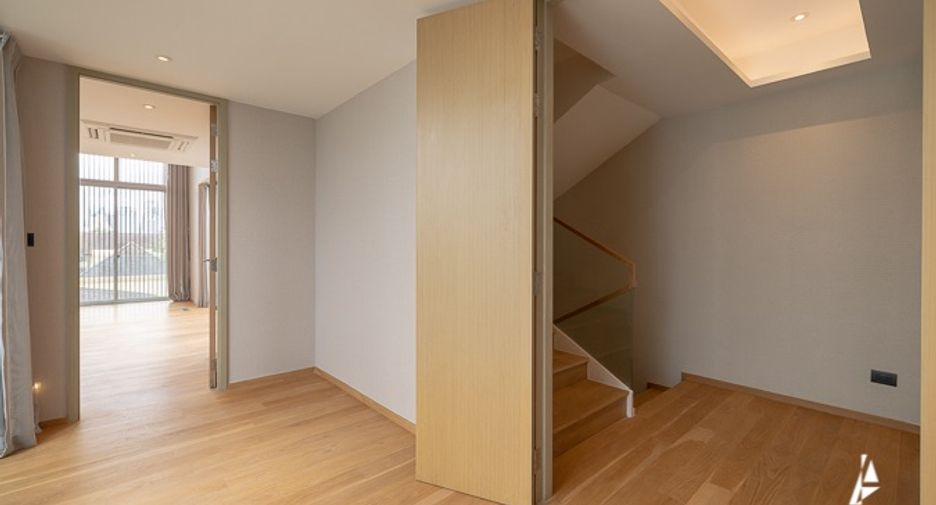 For sale 3 bedrooms house in Watthana, Bangkok