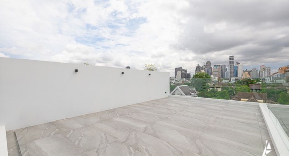 For sale 3 bedrooms house in Watthana, Bangkok