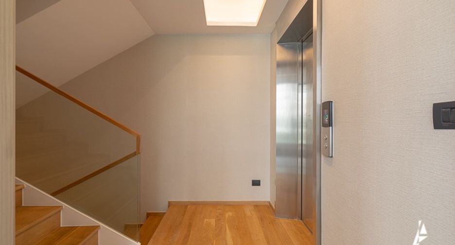 For sale 3 bedrooms house in Watthana, Bangkok