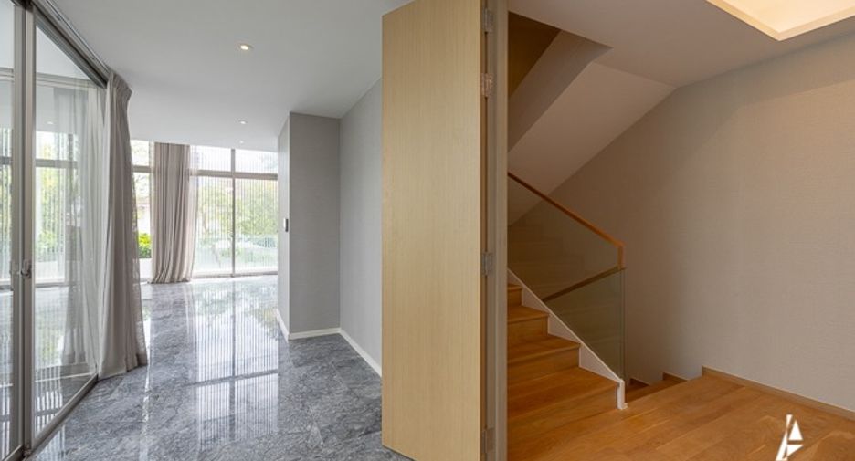 For sale 3 bedrooms house in Watthana, Bangkok