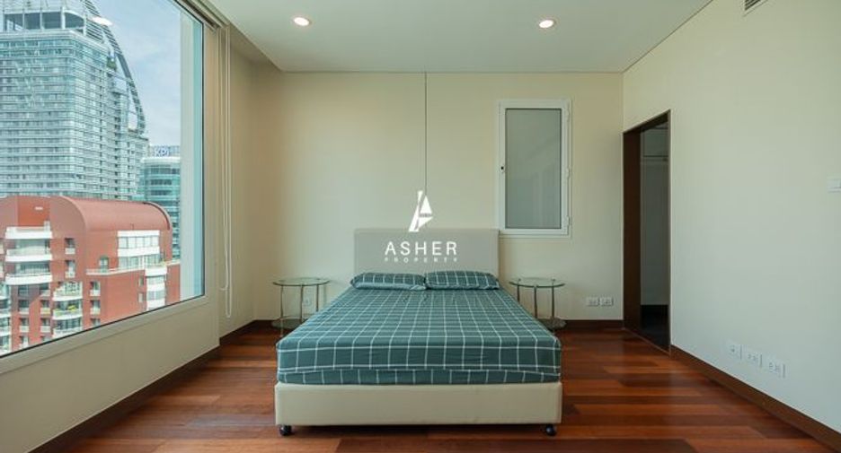 For rent 2 bedrooms condo in Pathum Wan, Bangkok