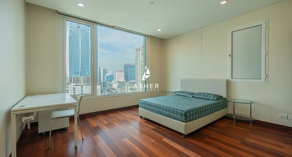 For rent 2 bedrooms condo in Pathum Wan, Bangkok