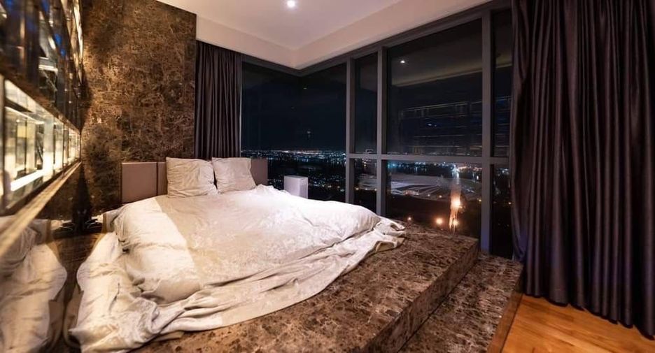 For sale 3 bedrooms condo in Yan Nawa, Bangkok