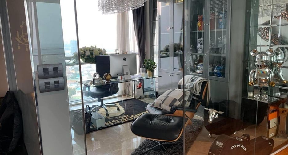For sale 3 bedrooms condo in Yan Nawa, Bangkok