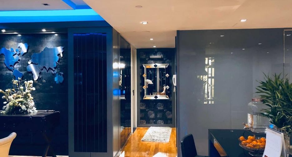 For sale 3 bedrooms condo in Yan Nawa, Bangkok