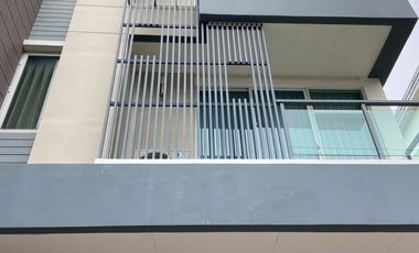 For rent 3 bedrooms townhouse in Prawet, Bangkok