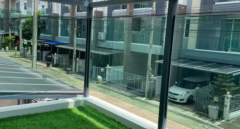 For rent 3 bedrooms townhouse in Prawet, Bangkok
