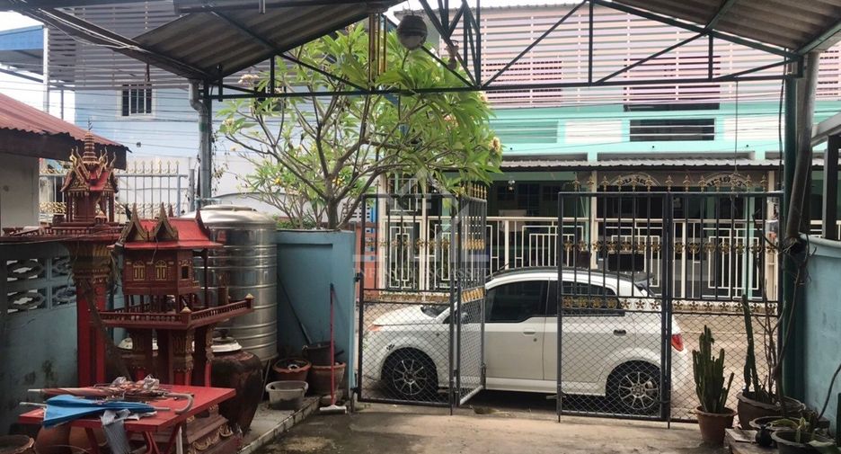 For sale 2 bed townhouse in Mueang Prachinburi, Prachin Buri