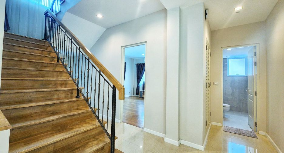 For sale 4 bedrooms house in Phasi Charoen, Bangkok