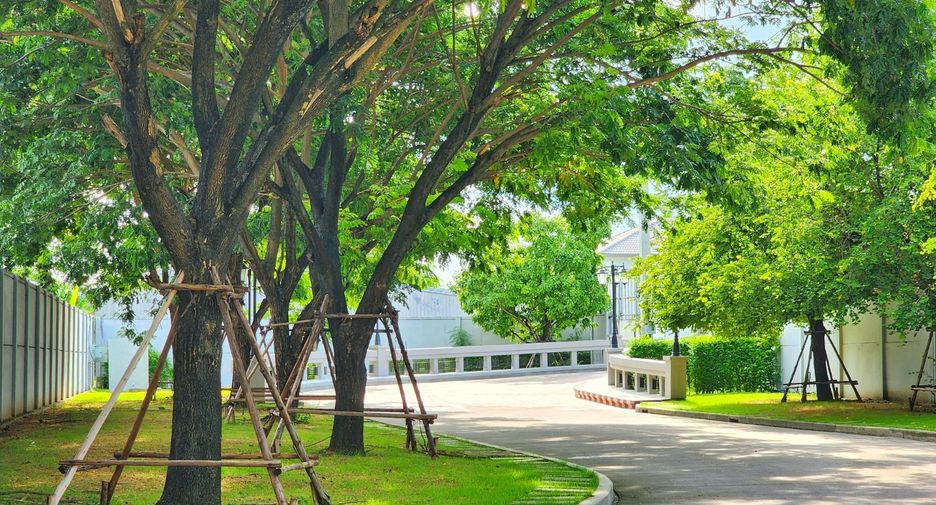 For sale 4 bedrooms house in Phasi Charoen, Bangkok
