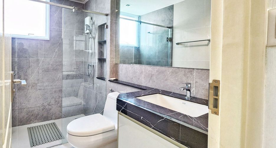 For sale 4 bedrooms house in Phasi Charoen, Bangkok