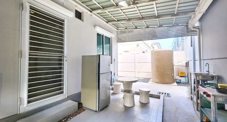 For sale 4 bedrooms house in Phasi Charoen, Bangkok
