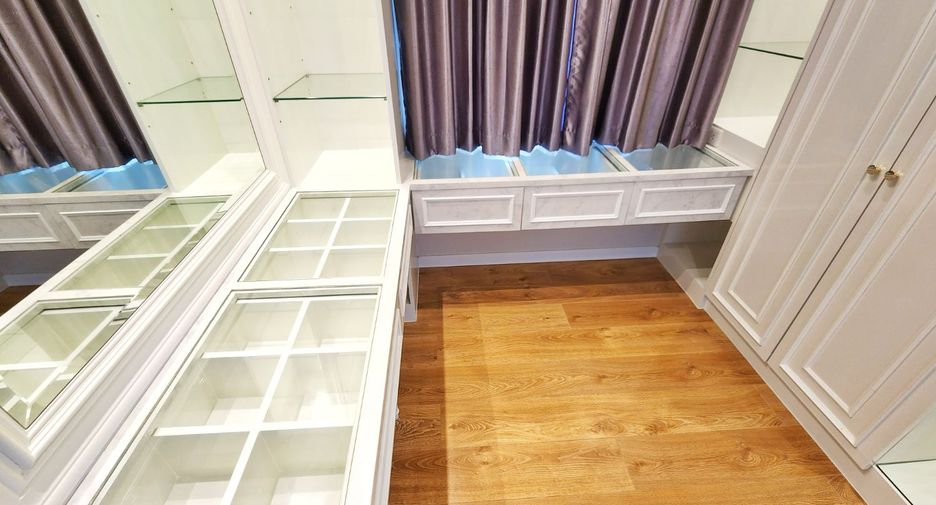 For sale 4 bedrooms house in Phasi Charoen, Bangkok