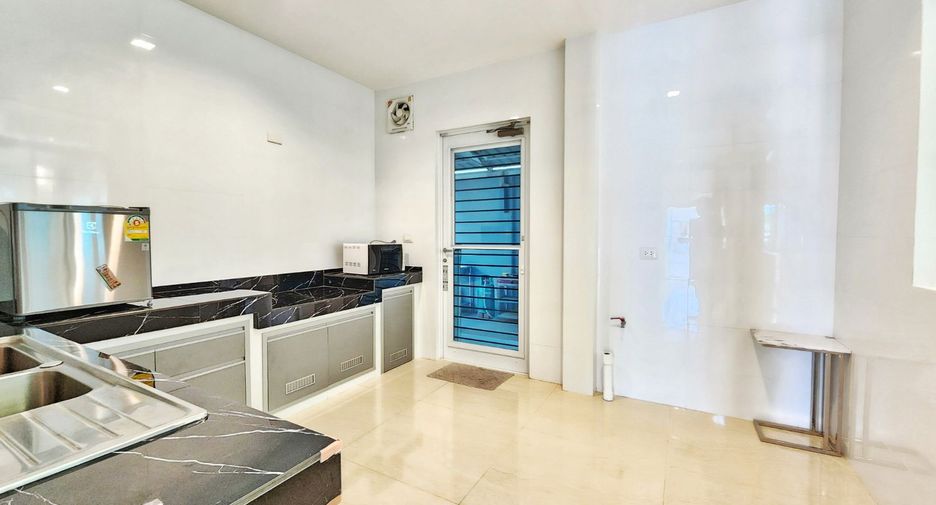 For sale 4 bedrooms house in Phasi Charoen, Bangkok