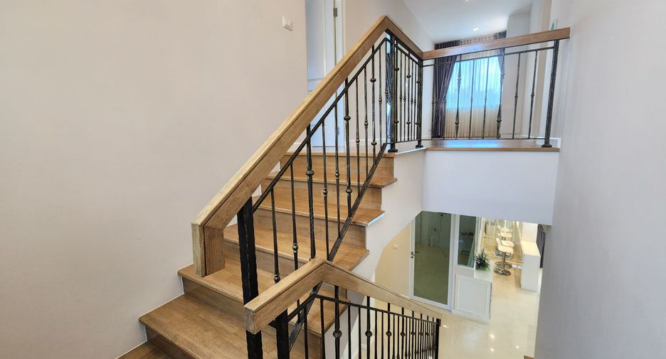 For sale 4 bedrooms house in Phasi Charoen, Bangkok