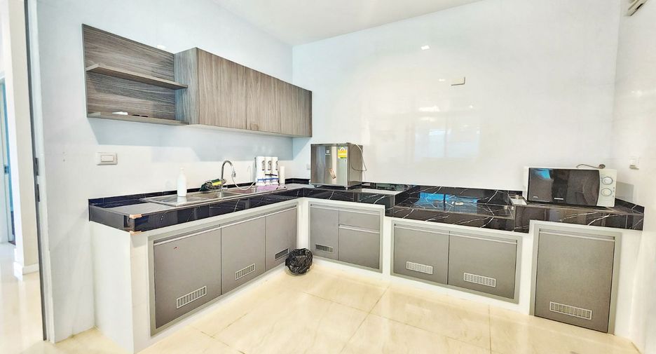 For sale 4 bedrooms house in Phasi Charoen, Bangkok