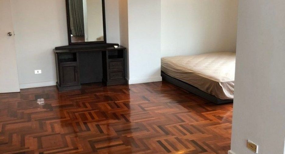 Condo en alquiler de 3 habitaciones en Sathon, Bangkok