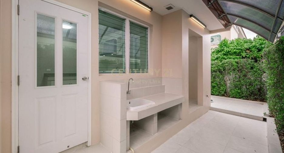 For sale 4 bedrooms house in Thawi Watthana, Bangkok