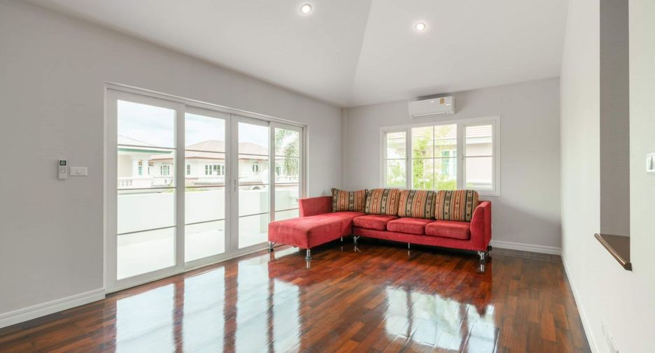 For sale 4 bedrooms house in Thawi Watthana, Bangkok
