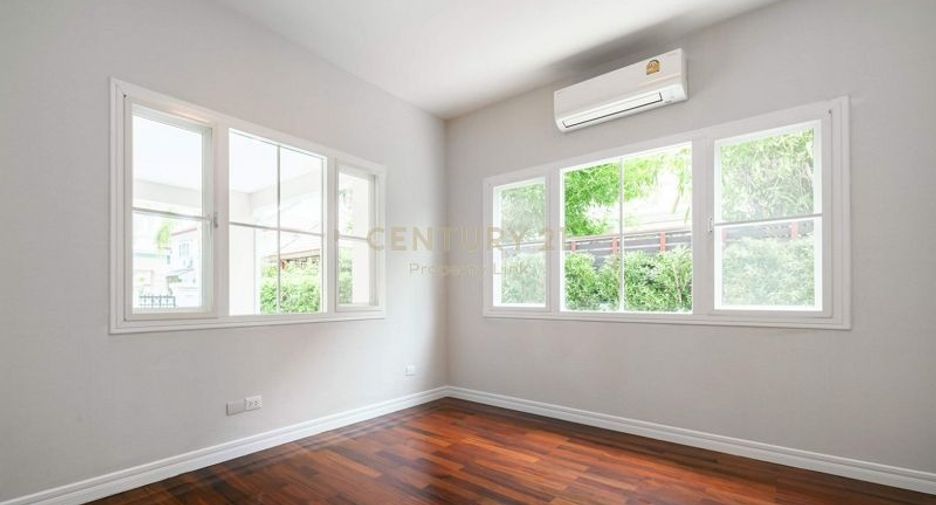 For sale 4 bedrooms house in Thawi Watthana, Bangkok