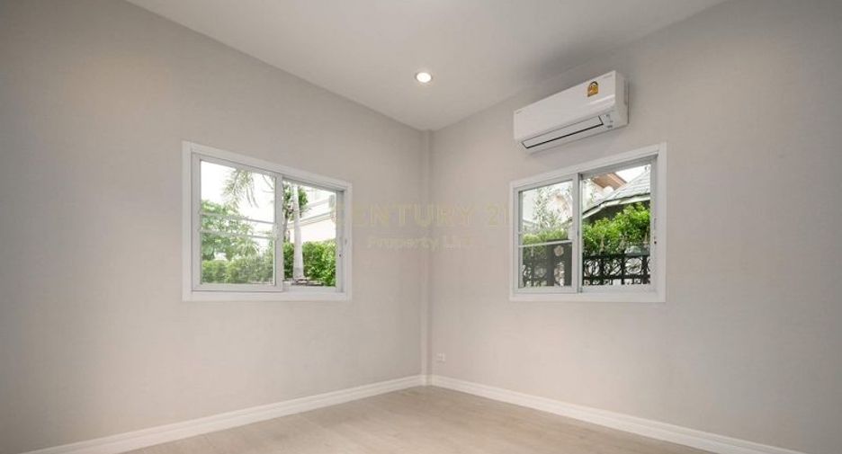 For sale 4 bedrooms house in Thawi Watthana, Bangkok