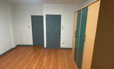 À vendre 3 chambres maison de ville à Mueang Samut Prakan, Samut Prakan