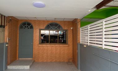 À vendre 3 chambres maison de ville à Mueang Samut Prakan, Samut Prakan