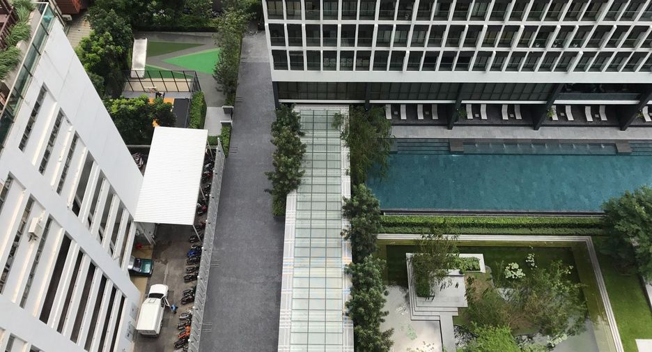 For rent 2 bedrooms condo in Pathum Wan, Bangkok